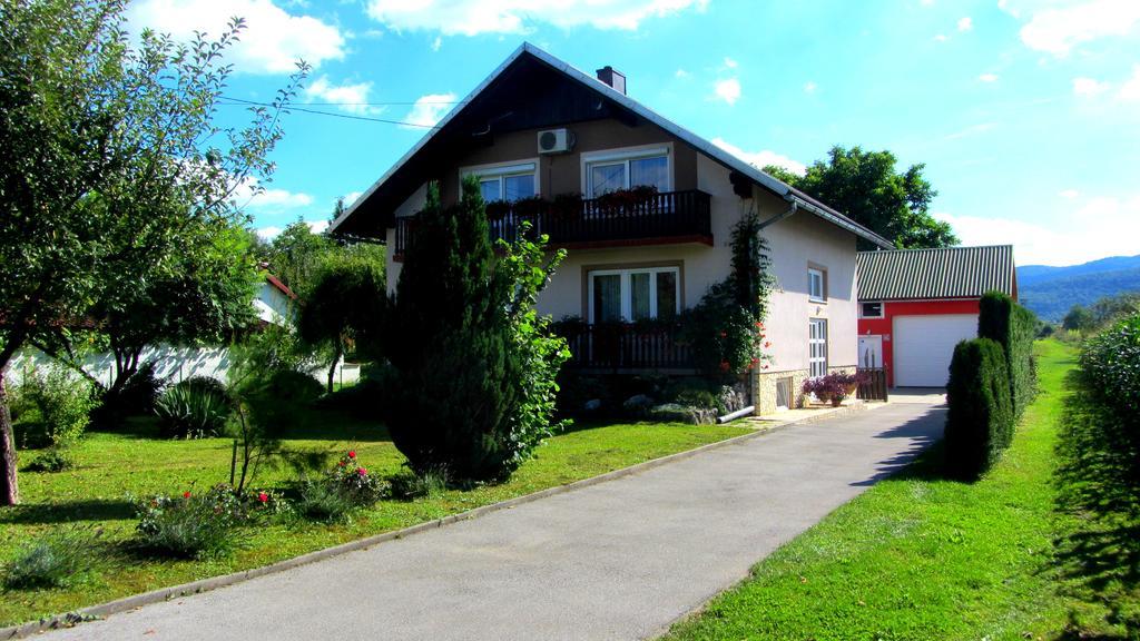 Apartment Marin Огулин Екстериор снимка